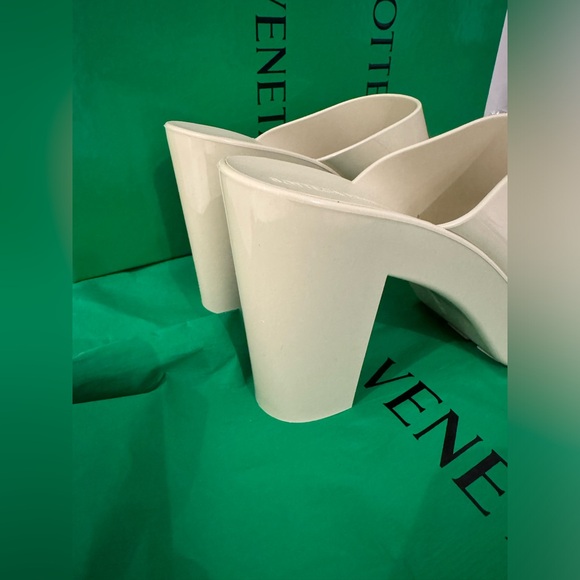 BOTTEGA VENETA
Beige Rubber Heeled Sandals - Picture 11 of 13